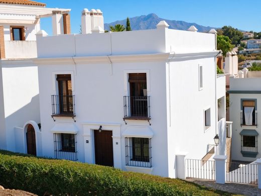 Luxury House for sale in El Paraíso, 739 000 €, Photo 1