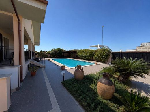 Maison de luxe à vendre à Fiumicino, 675 000 €, Photo 2