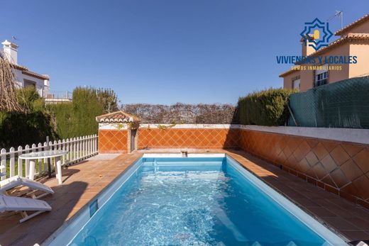 Maison de luxe à vendre à Zubia, 485 000 €, Photo 3