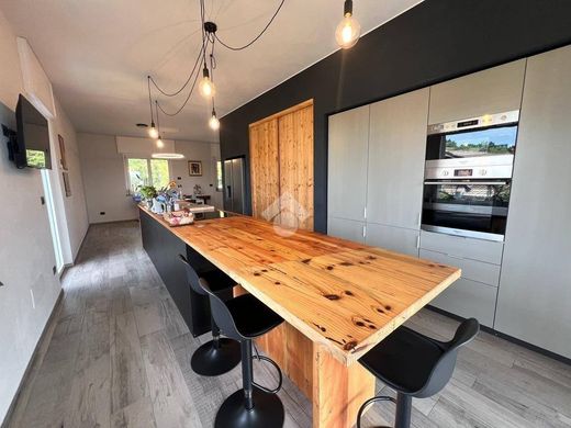 Maison de luxe à vendre à Alba, 870 000 €, Photo 4
