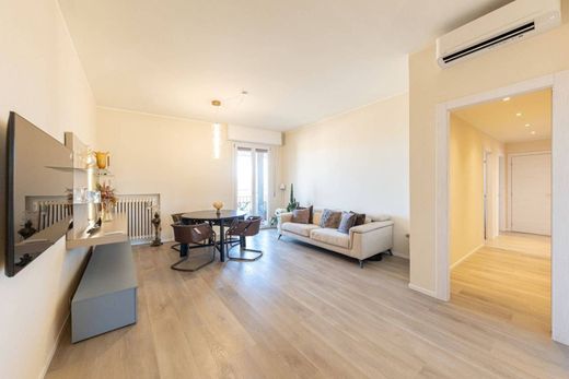 Luxury Apartment for sale in Cesena, 595 000 €, Photo 5