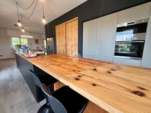 Maison de luxe à vendre à Alba, 870 000 €, Photo 7