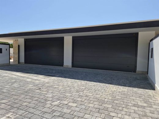 Luxury House for sale in Bari, 950 000 €, Photo 2