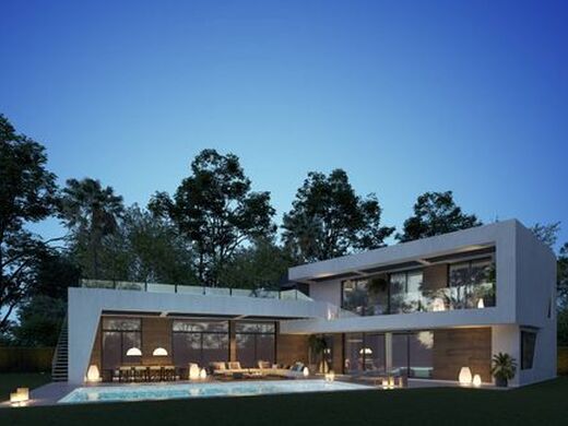 Luxury House for sale in Marbella, 1 950 000 €, Photo 1