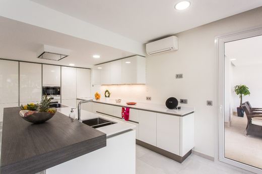 Luxury House for sale in Marbella, 2 750 000 €, Photo 2