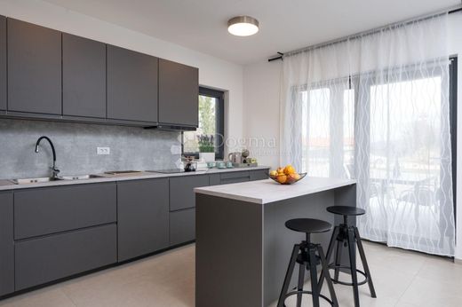 Maison de luxe à vendre à Marcana, 600 000 €, Photo 3