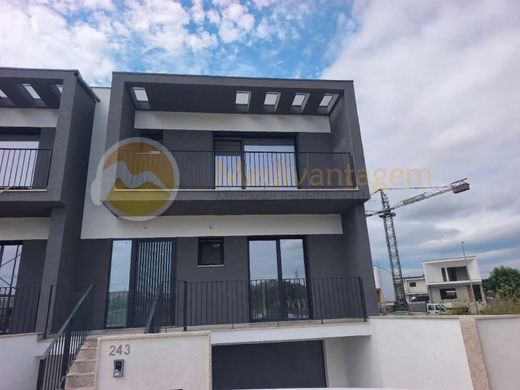 Maison de luxe à vendre à Braga, 499 000 €, Photo 3