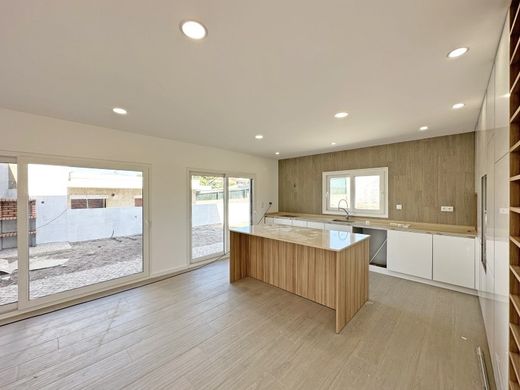 Maison de luxe à vendre à Seixal, 560 000 €, Photo 3
