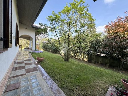 Luxury House for sale in Rescaldina, 870 000 €, Photo 3