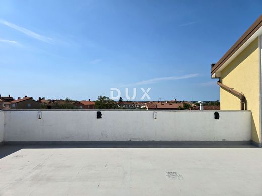 Appartement de luxe à vendre à Umag, 0 €, Photo 1