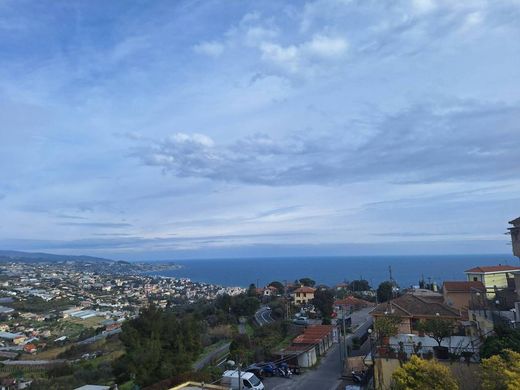 Luxury House for sale in San Remo, 740 000 €, Photo 1