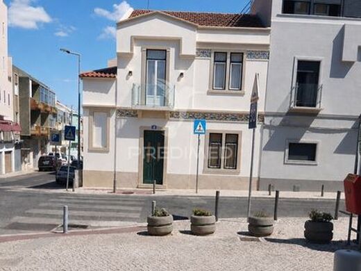 Maison de luxe à vendre à Amadora, 400 000 €, Photo 1