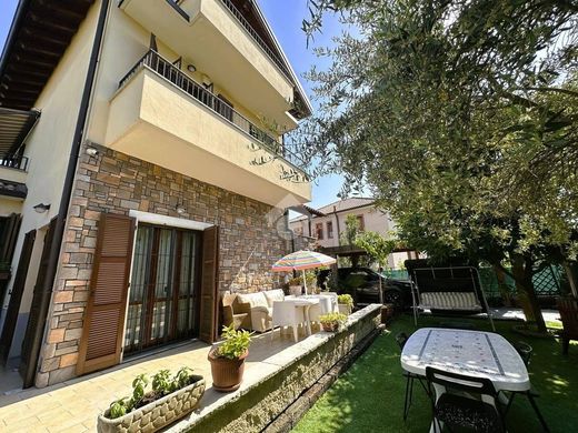 Maison de luxe à vendre à Vimercate, 620 000 €, Photo 1