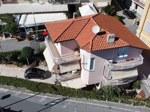 Maison de luxe à vendre à Varazze, 1 600 000 €, Photo 3
