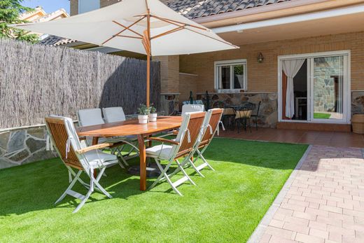 Maison de luxe à vendre à Guadalix de La Sierra, 475 000 €, Photo 2
