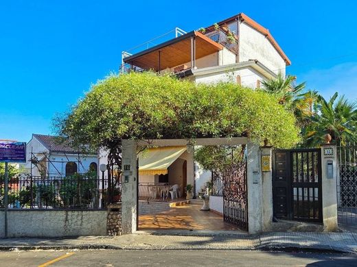 Maison de luxe à vendre à Giardini-Naxos, 1 650 000 €, Photo 1