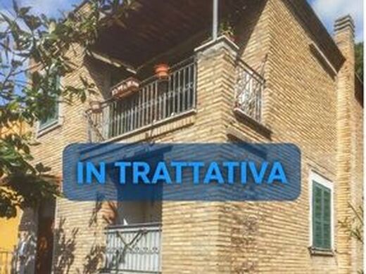 Maison de luxe à vendre à Rome, 759 000 €, Photo 1