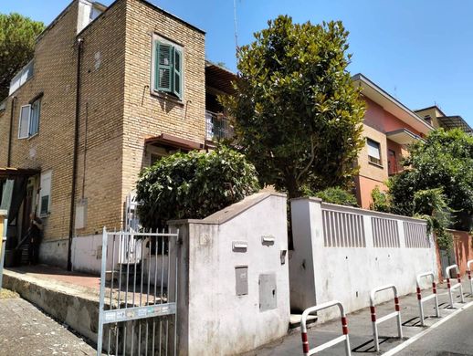 Maison de luxe à vendre à Rome, 759 000 €, Photo 2