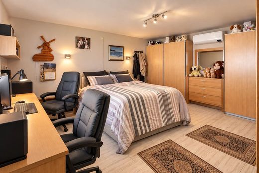 Luxury House for sale in Gilly, 0 €, Photo 6