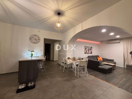 Appartement de luxe à vendre à Opatija, 430 000 €, Photo 1