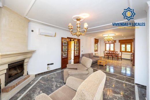 Luxury House for sale in Cájar, 449 500 €, Photo 2