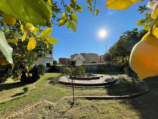 Luxury House for sale in Spotorno, 1 190 000 €, Photo 2