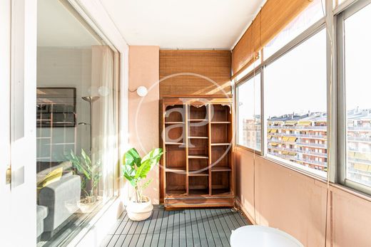 Luxury Apartment for sale in Barcelona, 780 000 €, Photo 2
