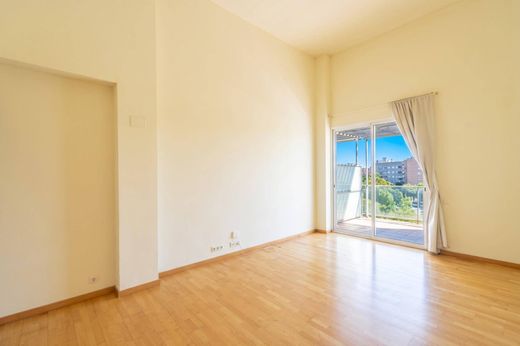 Luxury Apartment for sale in Barcelona, 950 000 €, Photo 3