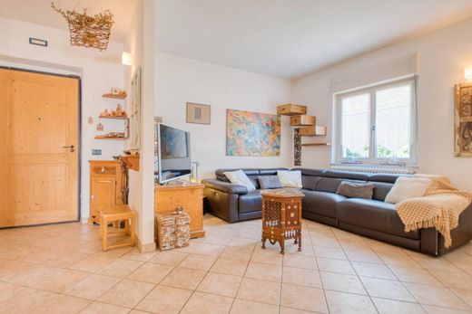 Luxury House for sale in Trento, 885 000 €, Photo 3