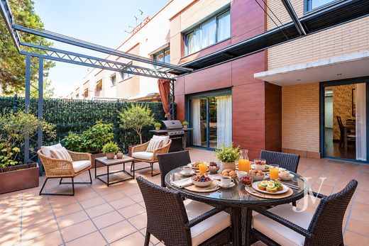Luxury House for sale in Madrid, 1 300 000 €, Photo 2