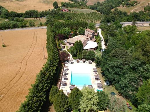 Maison de luxe à vendre à Cantiano, 3 500 000 €, Photo 1