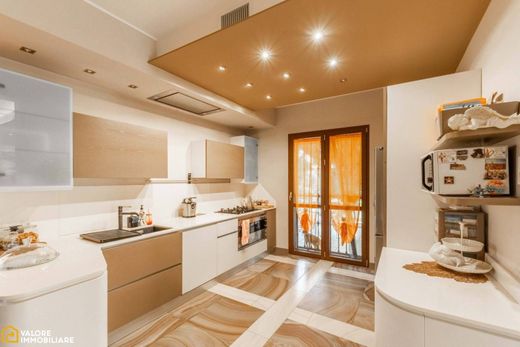 Maison de luxe à vendre à Pantigliate, 680 000 €, Photo 7