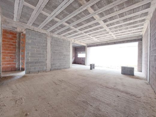 Luxury House for sale in Santa Maria Da Feira, 475 000 €, Photo 2