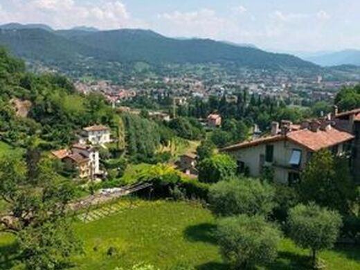 Appartement de luxe à vendre à Bergamo, 750 000 €, Photo 2