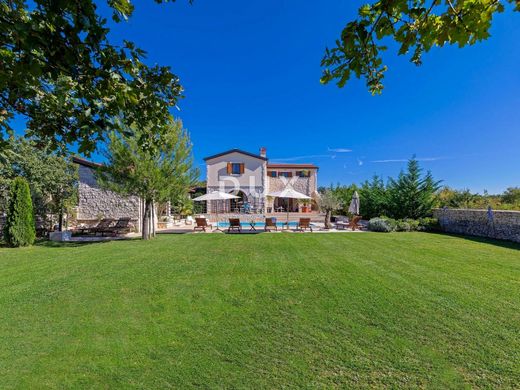 Luxury House for sale in Svetvincenat, 750 000 €, Photo 1