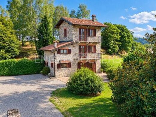 Luxury House for sale in Nebbiuno, 1 200 000 €, Photo 2