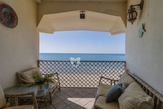 Luxury House for sale in Santa Marinella, 1 030 000 €, Photo 2