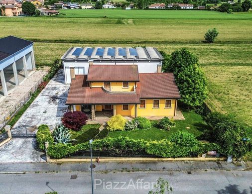 Luxury House for sale in Brugine, 480 000 €, Photo 2
