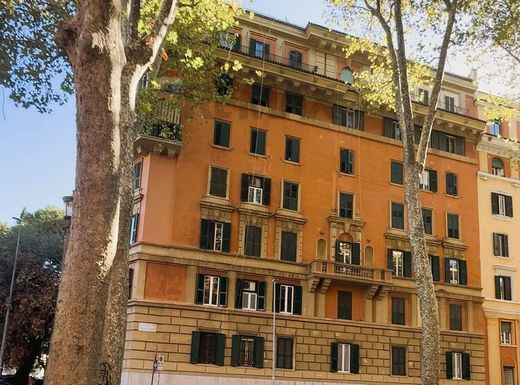 Luxury Apartment for sale in Rome, 748 000 €, Photo 2