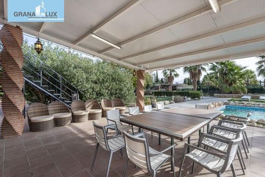 Luxury House for sale in Atarfe, 495 000 €, Photo 2