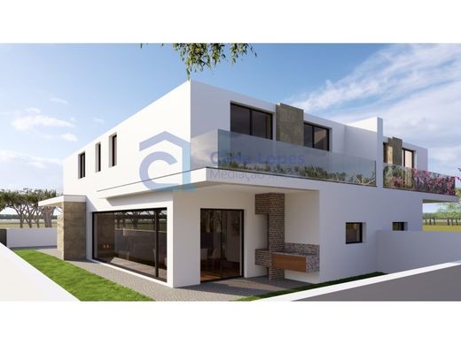 Luxury House for sale in Santa Maria Da Feira, 530 000 €, Photo 3