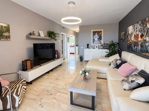 Luxury Apartment for sale in Benalmádena, 560 000 €, Photo 4