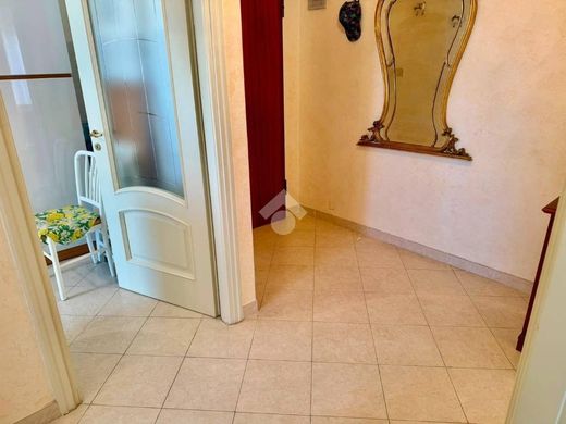 Luxury Apartment for sale in San Bartolomeo Al Mare, 450 000 €, Photo 7