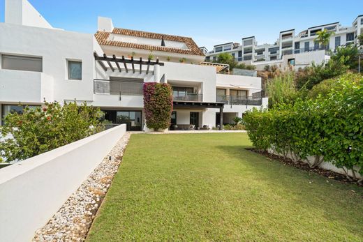 Luxury Apartment for sale in Benahavís, 745 000 €, Photo 1