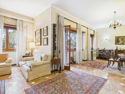 Luxury Apartment for sale in Rome, 559 000 €, Photo 2