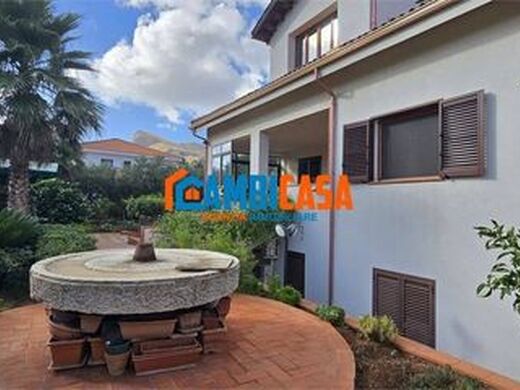 Luxury House for sale in Palermo, 930 000 €, Photo 2