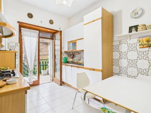 Luxury Apartment for sale in Rome, 559 000 €, Photo 6