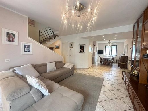 Maison de luxe à vendre à Campi Bisenzio, 450 000 €, Photo 7