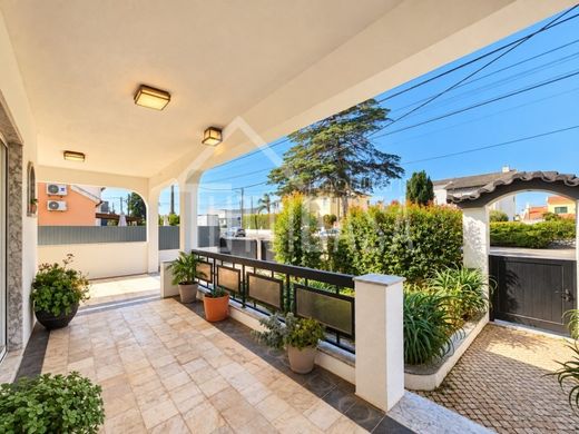 Luxury House for sale in Seixal, 695 000 €, Photo 4