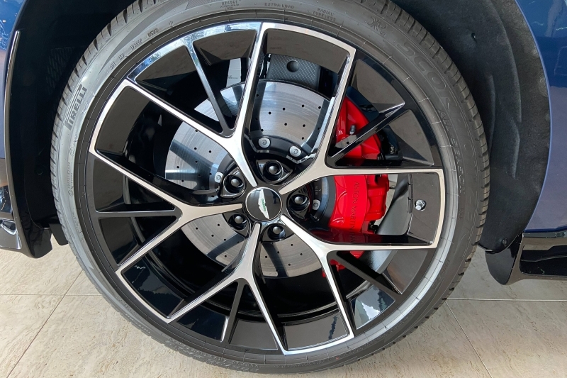 Photo N°9 de la voiture Aston Martin DBX